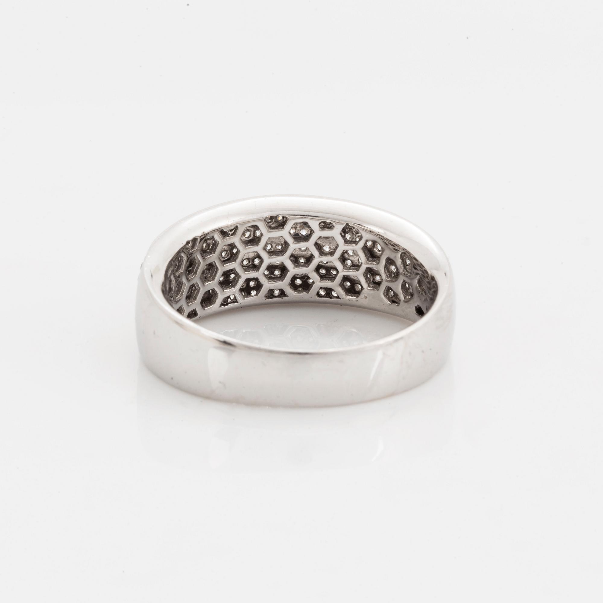 Brilliant-cut diamond ring.