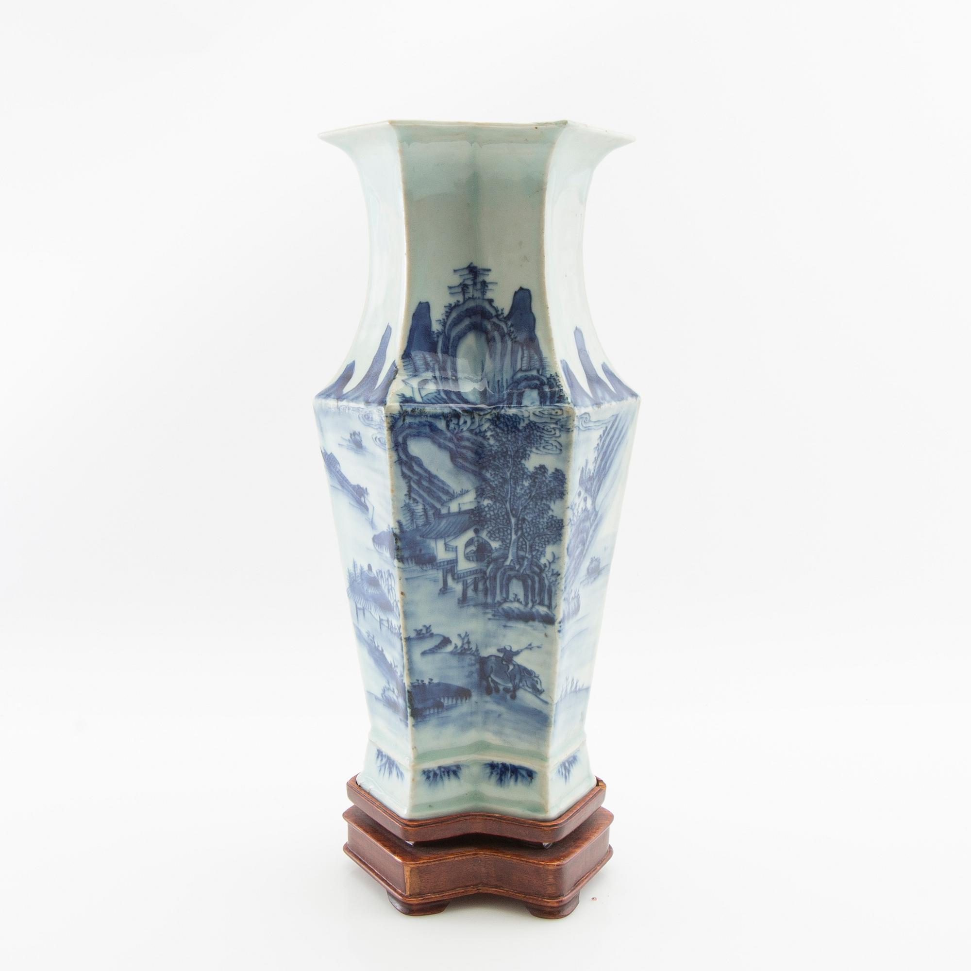 Vase, China late Qing porcelain.