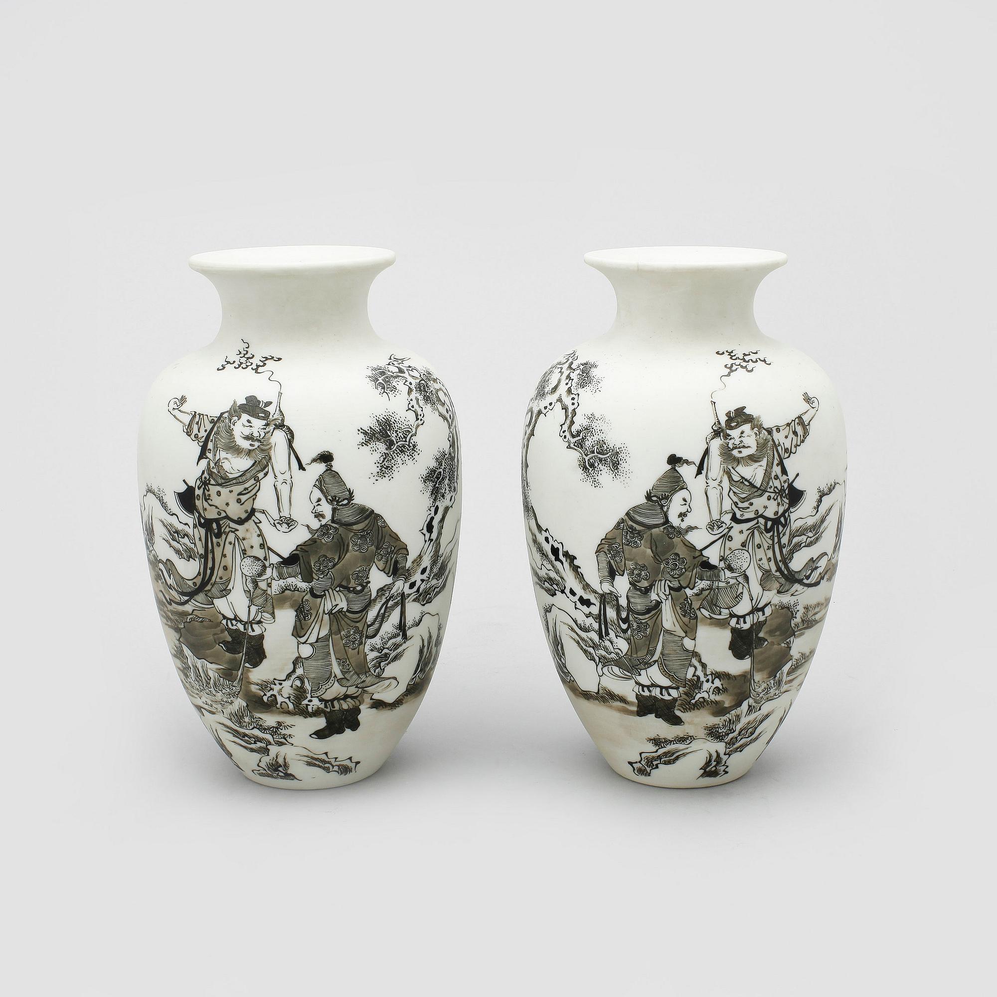 VASER, ett par, porslin, Kina, 1900/2000-tal.