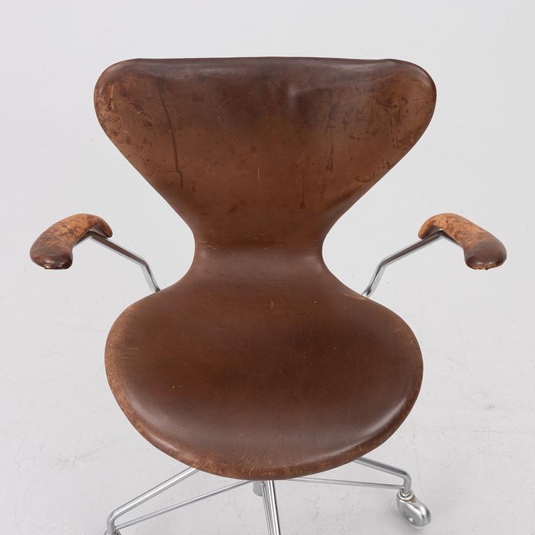 Arne Jacobsen, skrivbordsstol, "Sjuan", Fritz Hansen, Danmark, 1969-tal.