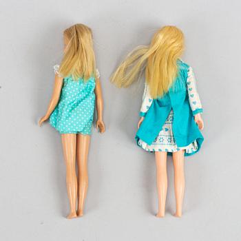 A collection of four Mattel 1960's Barbiedolls with accessories.