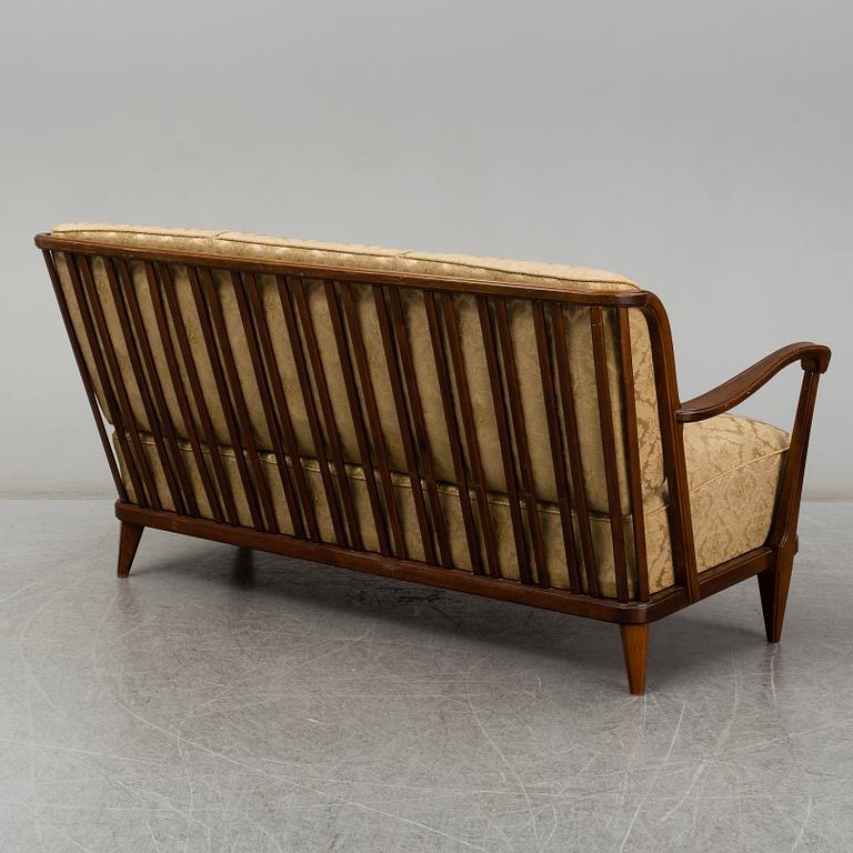 A sofa deisgned by Svante Skogh for Förenade Möbelfabriken in Linköping in the 1940s.