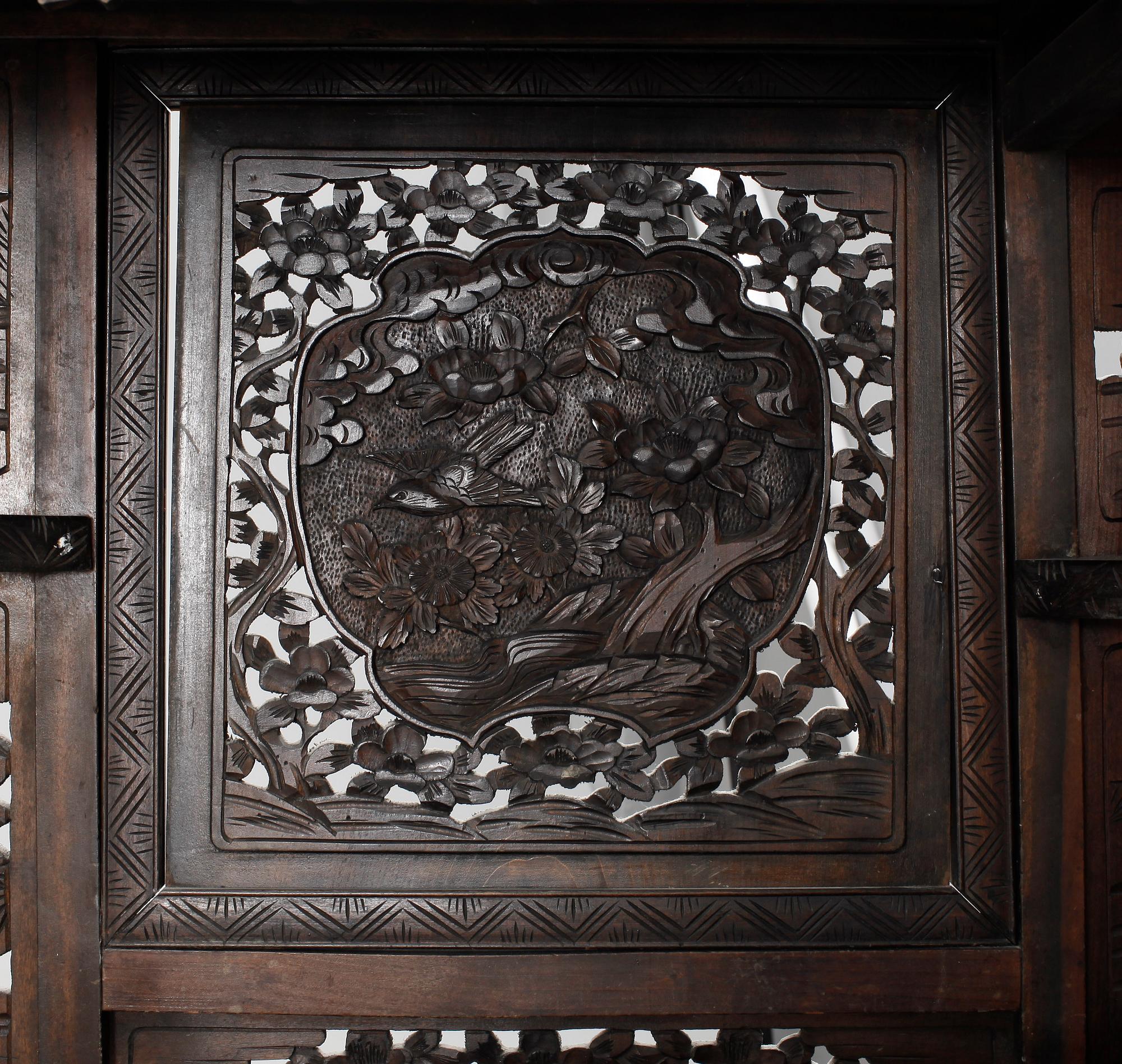 SKÅP, Japan, 1900-tal.