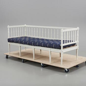 SOFFA, sengustaviansk, omkring år 1800.