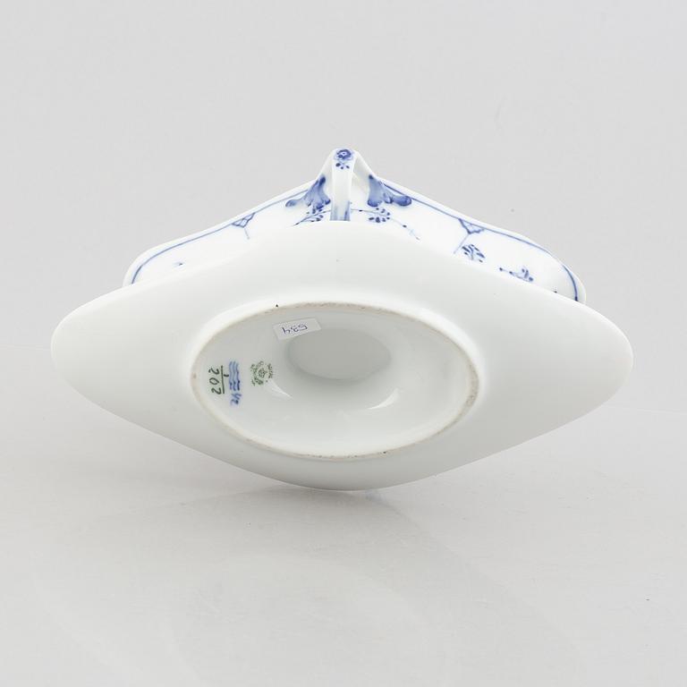 Sauce boat and three dishes, porcelain, "Blue Fluted Plain"/"Musselmalet", Royal Copenhagen, 1898-1923 and later.