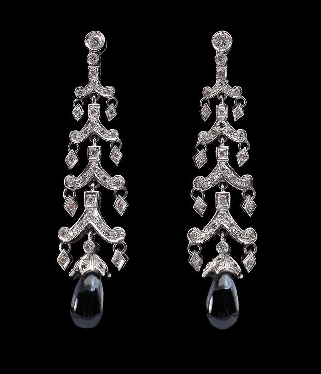 A PAIR OF EARRINGS, brilliant cut diamonds c. 0.95 ct, onyx. Weight 12 g.