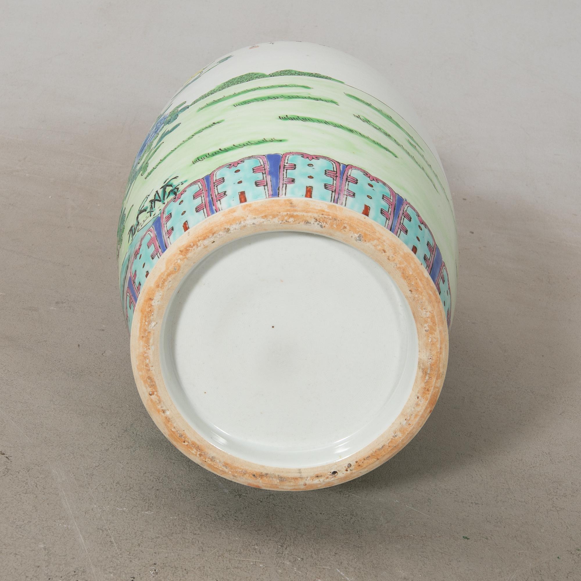 Floor vase China 20th century porcelain.