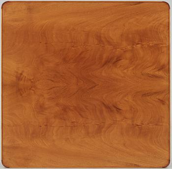 A Josef Frank mahogany sofa table by Svenskt Tenn, model 2073.