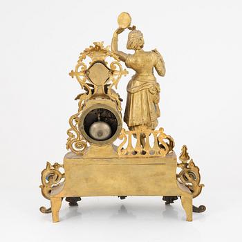 A Louis XVI-style mantle clock, around 1900.