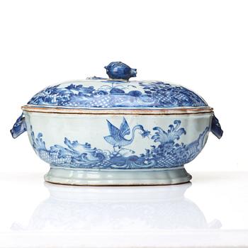 A blue and white armorial tureen with cover, Qing dynasty, Qianlong (1736-95).