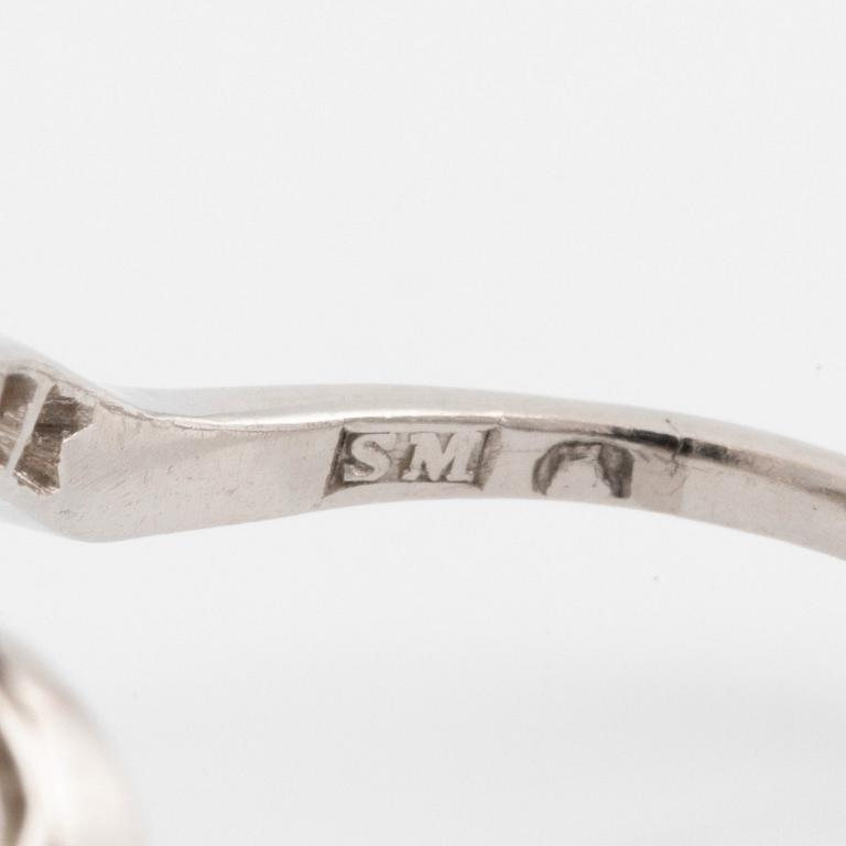 Ring platina med två gammalslipade diamanter totalvikt ca 5.00 ct.