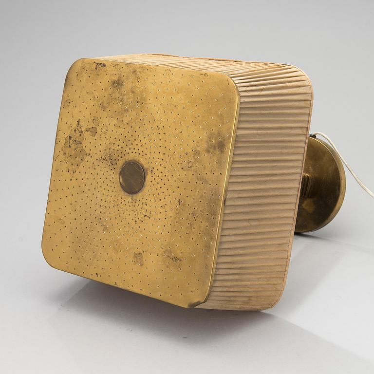 PAAVO TYNELL, PÖYTÄVALAISIN, malli 5066, Taito Oy, 1940-luku.