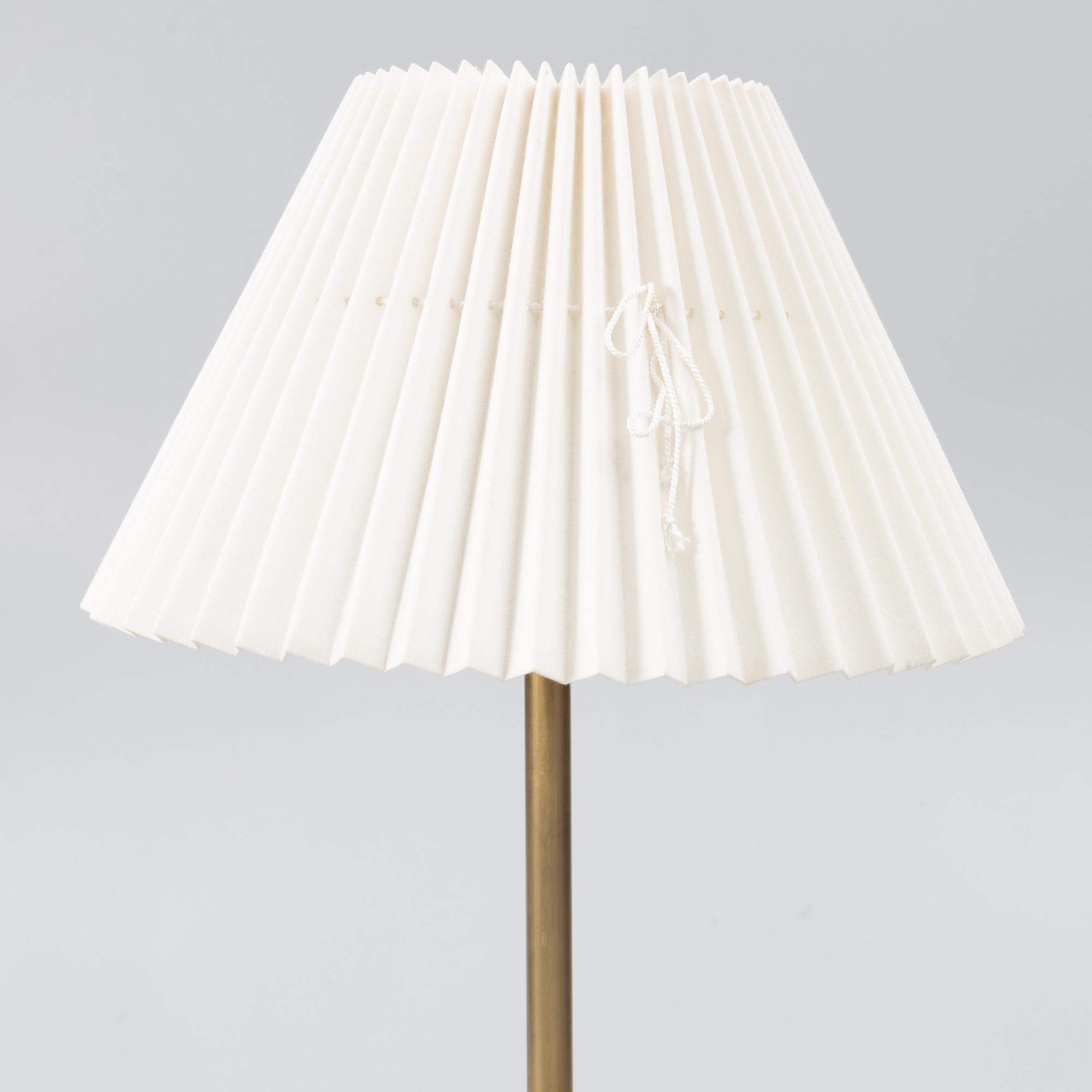Josef Frank, golvlampa, modell G 2326, Firma Svenskt Tenn.