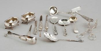 SILVERFÖREMÅL, 14 delar, 1900-tal. Vikt ca 242 gram.