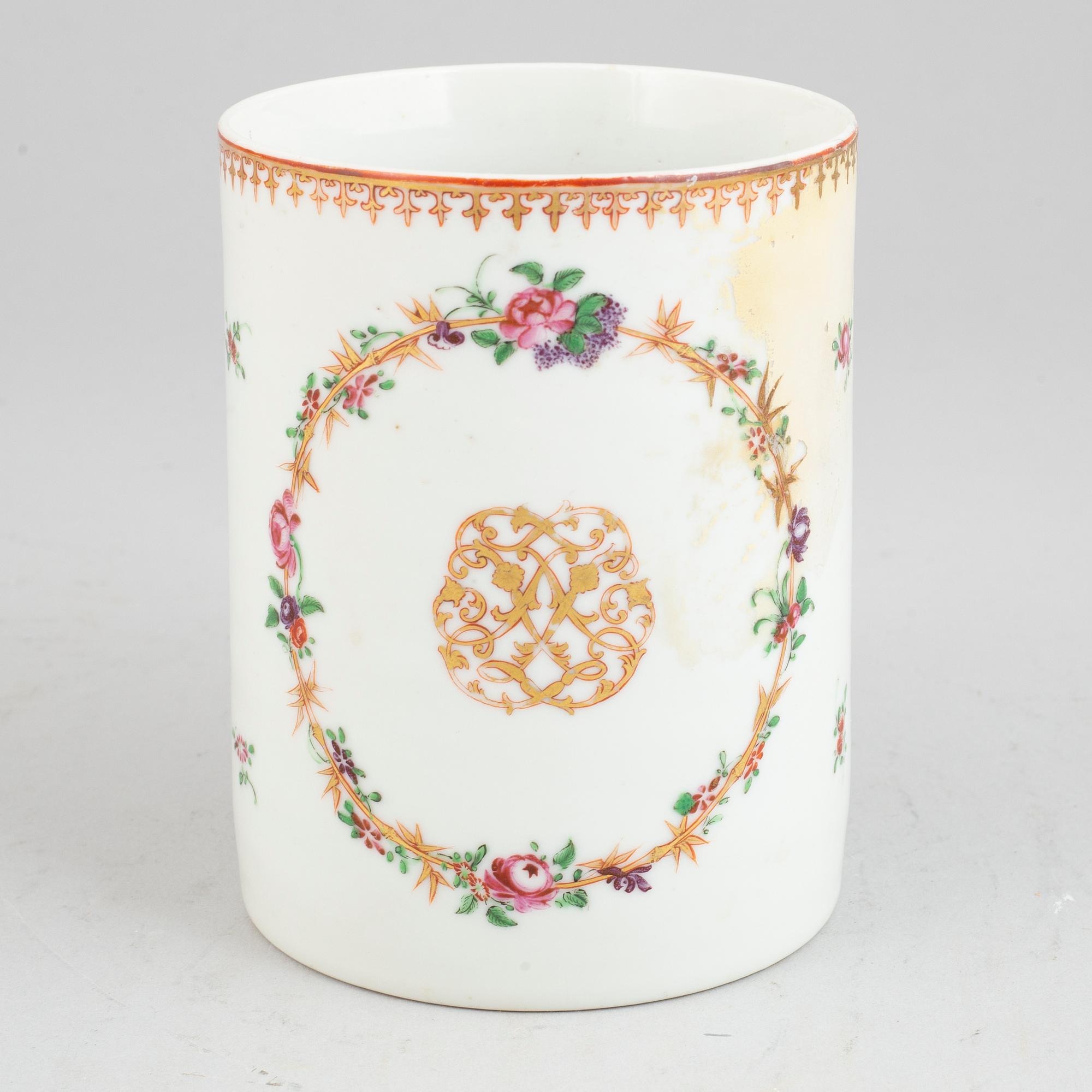 A Chinese famille rose porcelain jug, Qing dynasty, Qianlong (1736-1795).