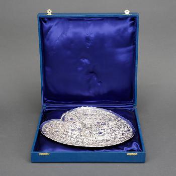 UPPLÄGGNINGSFAT, silver, 1900-talets förra hälft. Vikt ca 617 gram.