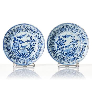 A matched set of six blue and white dishes, Qing dynasty, Kangxi (1662-1722).