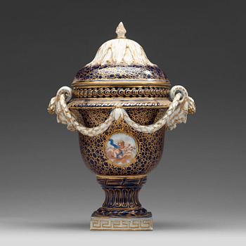 394. URNA med LOCK, porslin. Meissen, 1700-tal.