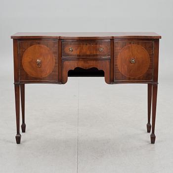 SIDEBOARD, engelsk stil, 1900-talets andra hälft.