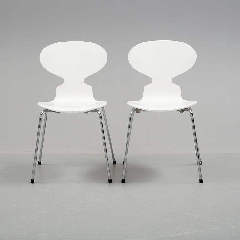 STOLAR, ett par, "Sjuan", Arne Jacobsen, Fritz Hansen, 1998.