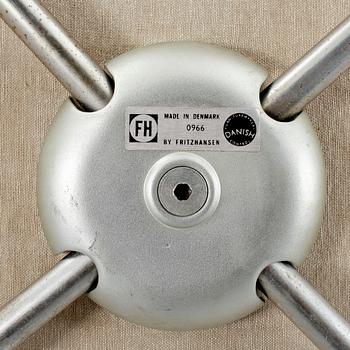 KARMSTOL, "Sjuan", Arne Jacobsen, Fritz Hansen, detta exemplar tillverkat 1966. Märkt undertill 0966.