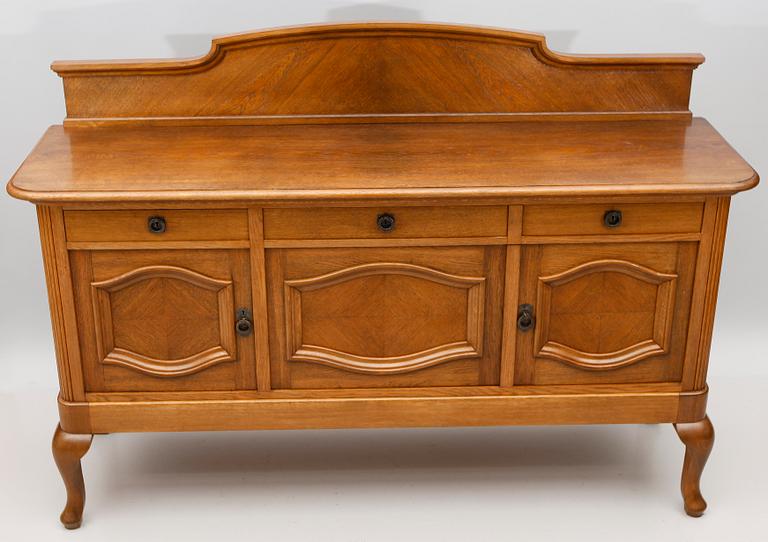 SIDEBOARD, 1900-talets första hälft.