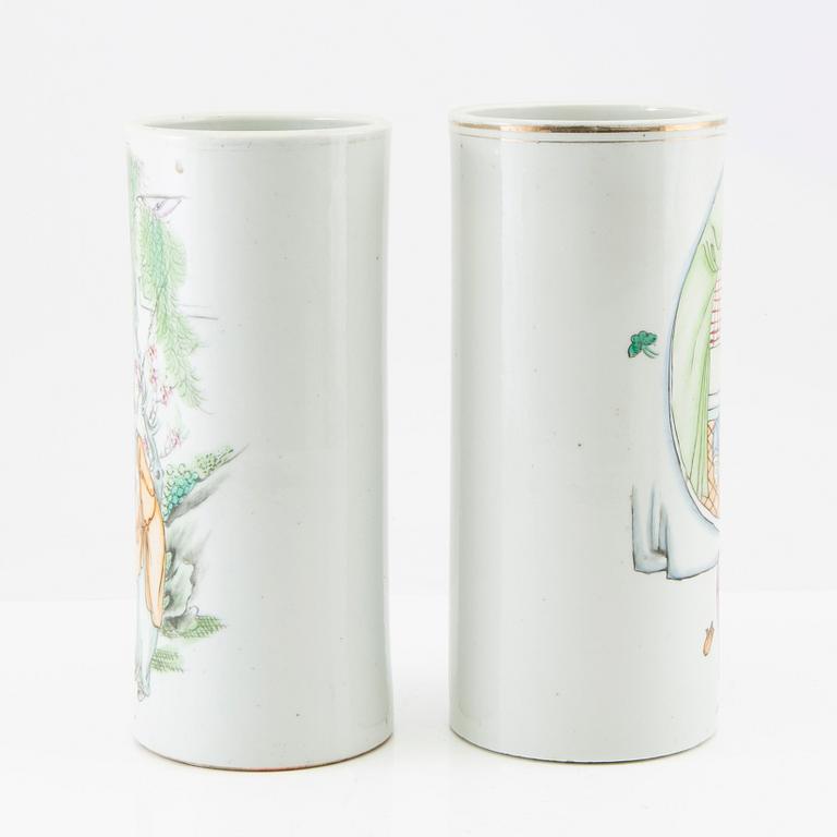 A set of two Chinese vases, 20th century.