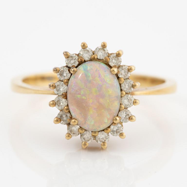 Ring, H.Stern, 18K gold with opal and brilliant-cut diamonds.