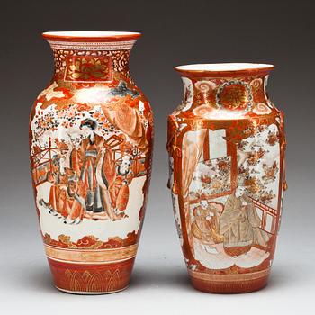 VASER, 2 st, porslin, Kutani. Japan, Meiji (1868-1912).