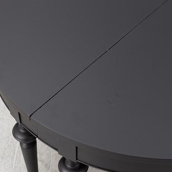 A dining table, late 19th century.