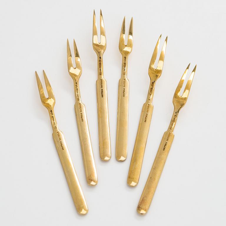 Tillander, tarjoiluhaarukoita, 6 kpl, emalia ja kullattu hopeaa (916), Helsinki 1950.