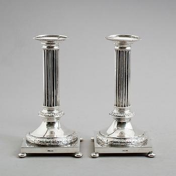 LJUSSTAKAR, 1 par, nysilver, 1900-talets första hälft.