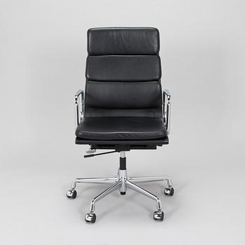 Charles & Ray Eames, Kontorsstol, "Soft Pad Chair EA 219, high backrest", Vitra. 2000-tal.