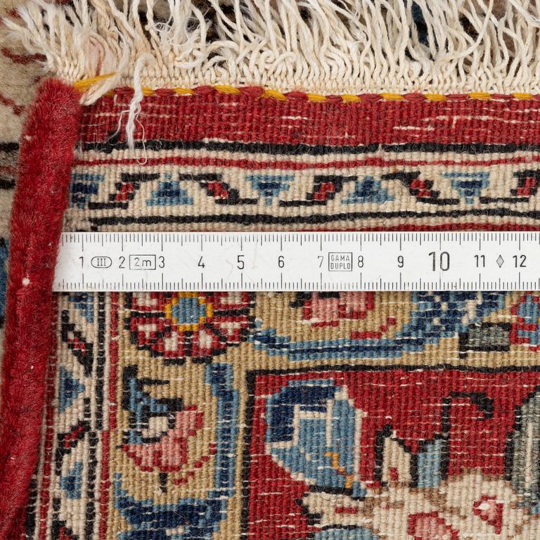 Matta, orientalisk, figural, ca 138 x 212 cm.