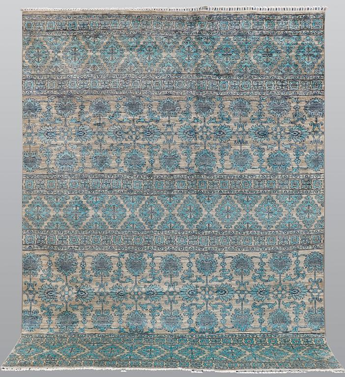 A Ziegler design rug, approx. 285 x 207 cm.