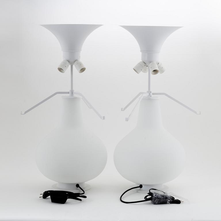 Max Ingrand, a pair of glass table lights, 'Fontana', Fontana Arte, Italiy.