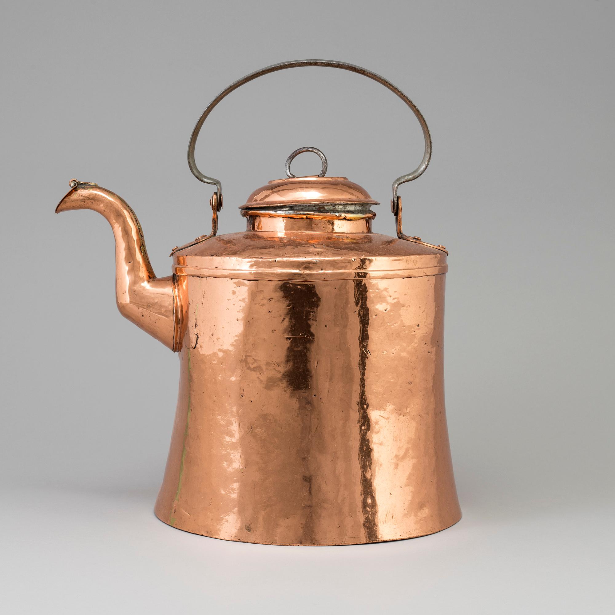 A 19th century copper pot with lid and handle.