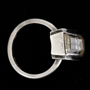 RING, silver och bergkristall, Wiwen Nilsson, Lund. Vikt ca 7 gram.