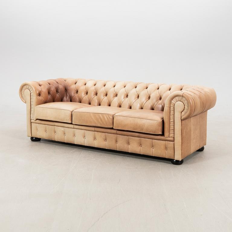 Sofa, Chesterfield model from the later part of the 20th century.