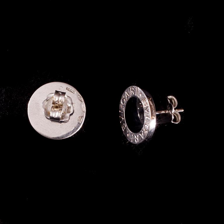 ÖRHÄNGEN, 18K vitguld, onyx. Bvlgari. Vikt 10,3 g.