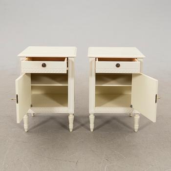 Sängbord ett par "Svensk Provins" Gustaviansk stil, Lundbergs möbler Tibro 1997.