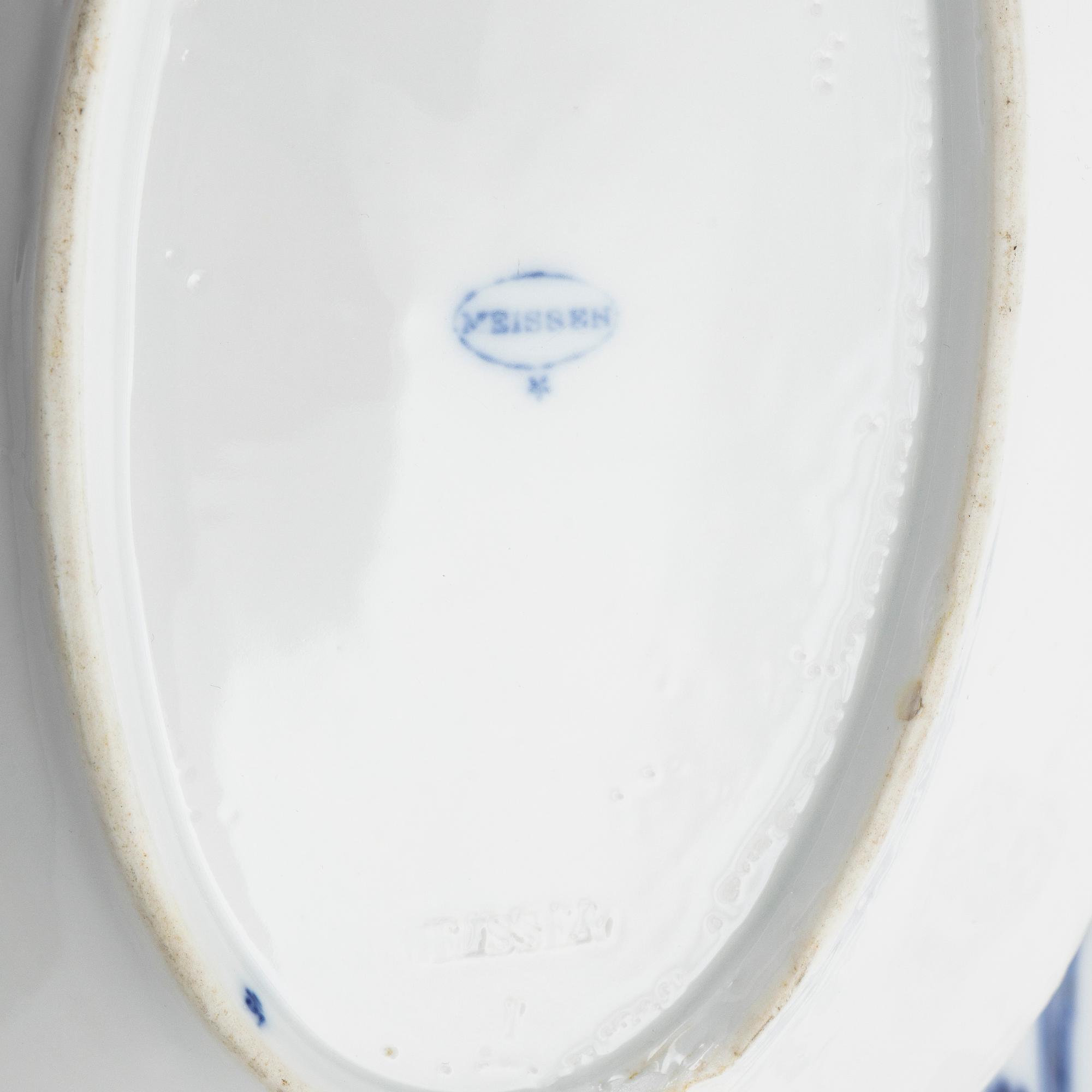 A 33-piece porcelain dinner service, "Ziebelmunter", mostly STadt Meissen, Germany.