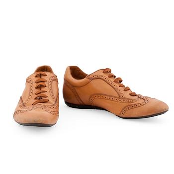 293. LOUIS VUITTON, a pair of leather sneakers.