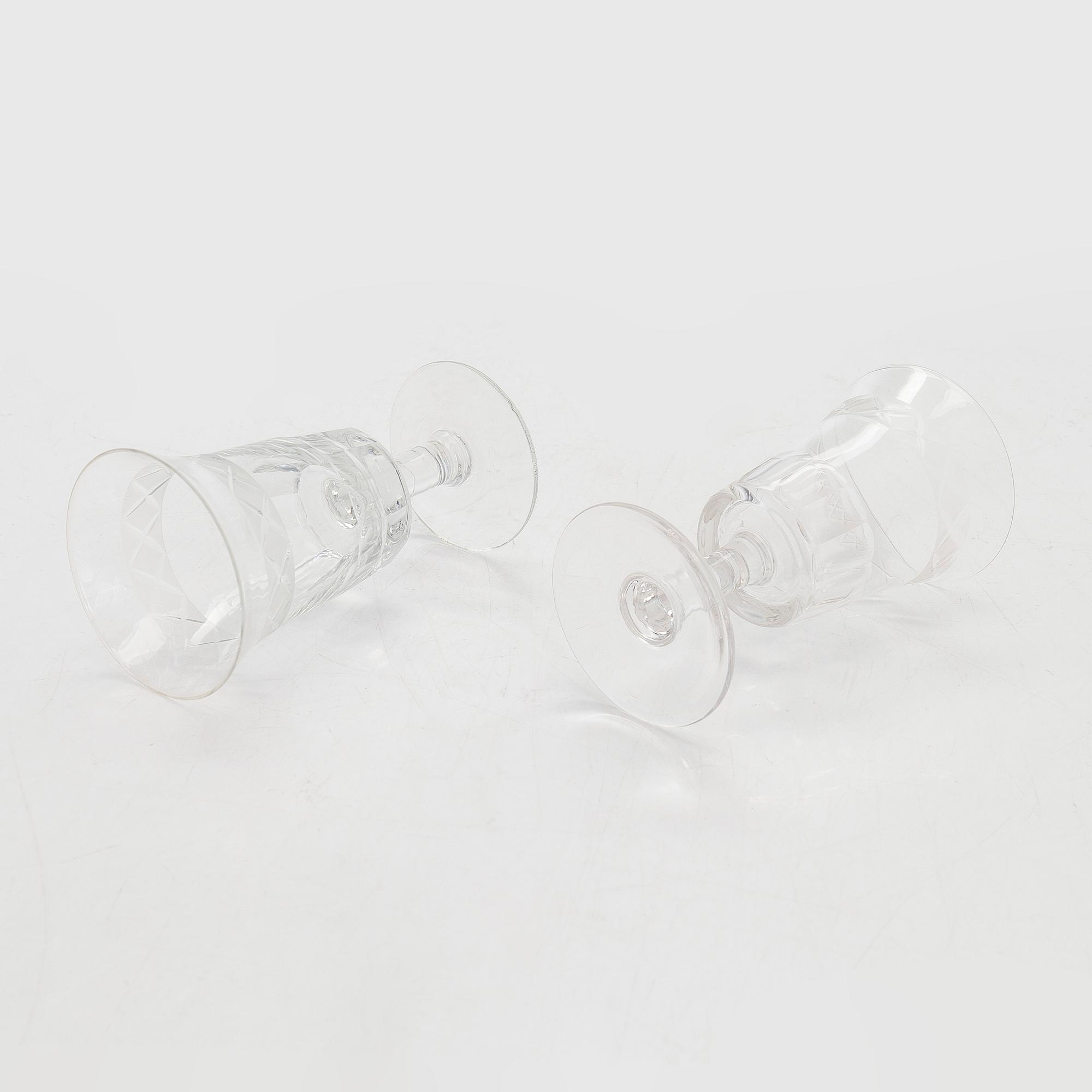 Glasservis, 85 st, "Antica" Nuutajärvi, Notsjö. I produktion 1900-1969.