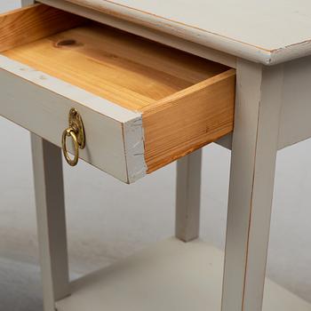 A pair of painted pine bedside tables, first half of the 20th Century.