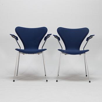 Arne Jacobsen, tuoleja 3+1, "Sjuan", Fritz Hansen, Tanska,1999-2001.