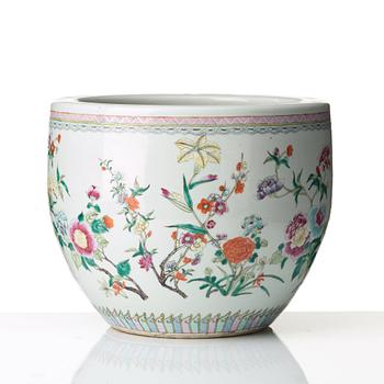 A famille rose flower pot, Qing dynasty, circa 1900.