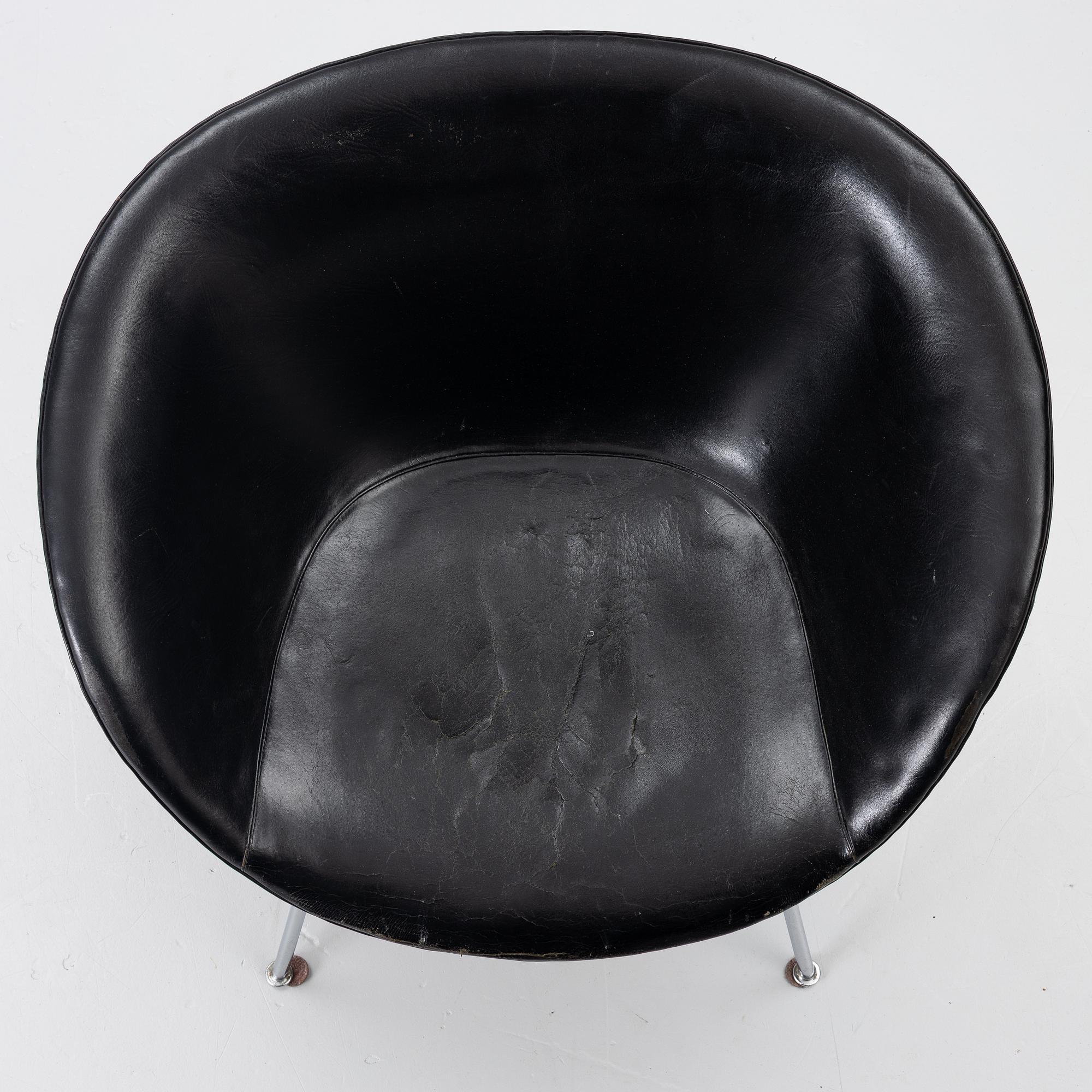 Arne Jacobsen, fåtölj, "The Pot", Fritz Hansen, Danmark, 1900-talets andra hälft.