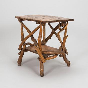 Pöytä ja tuolipari, 1900-luvun alkupuoli.