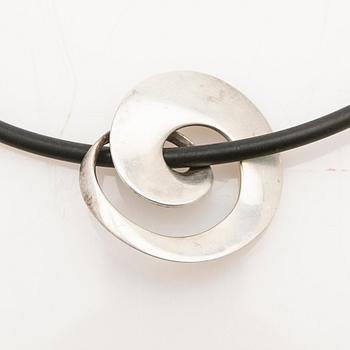 Vivianna Torun Bülow-Hübe, halsband, sterling silver, för Georg Jensen, Danmark, 2004.